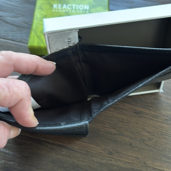 Reaction Kenneth Cole Black Genuine Leather Wallet/card/bill/ID holder,slim fit - Picture 5 of 7